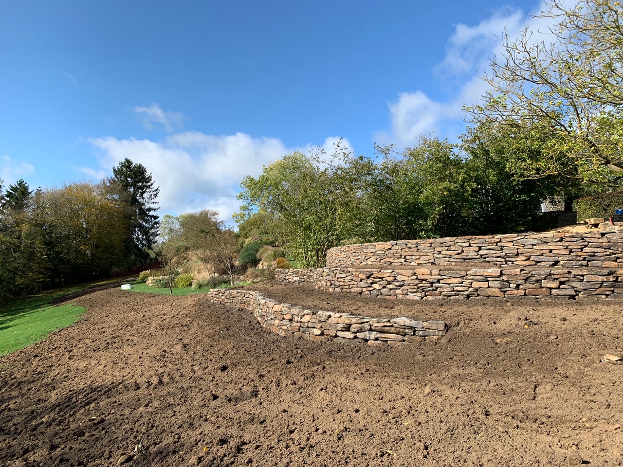 <span>R&eacute;alisations</span><i>→</i>