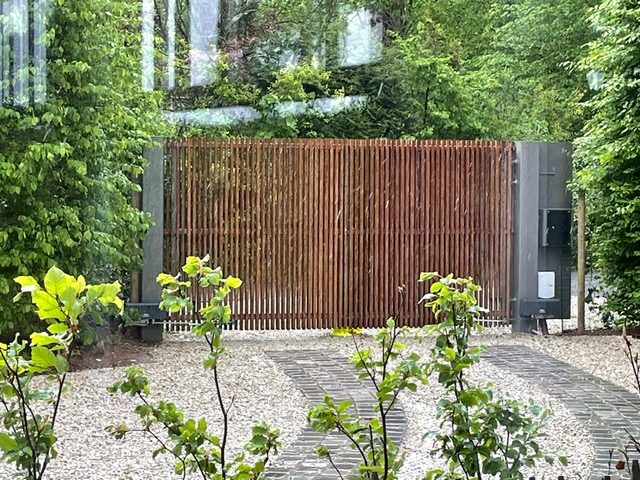 <span>R&eacute;alisations</span><i>→</i>