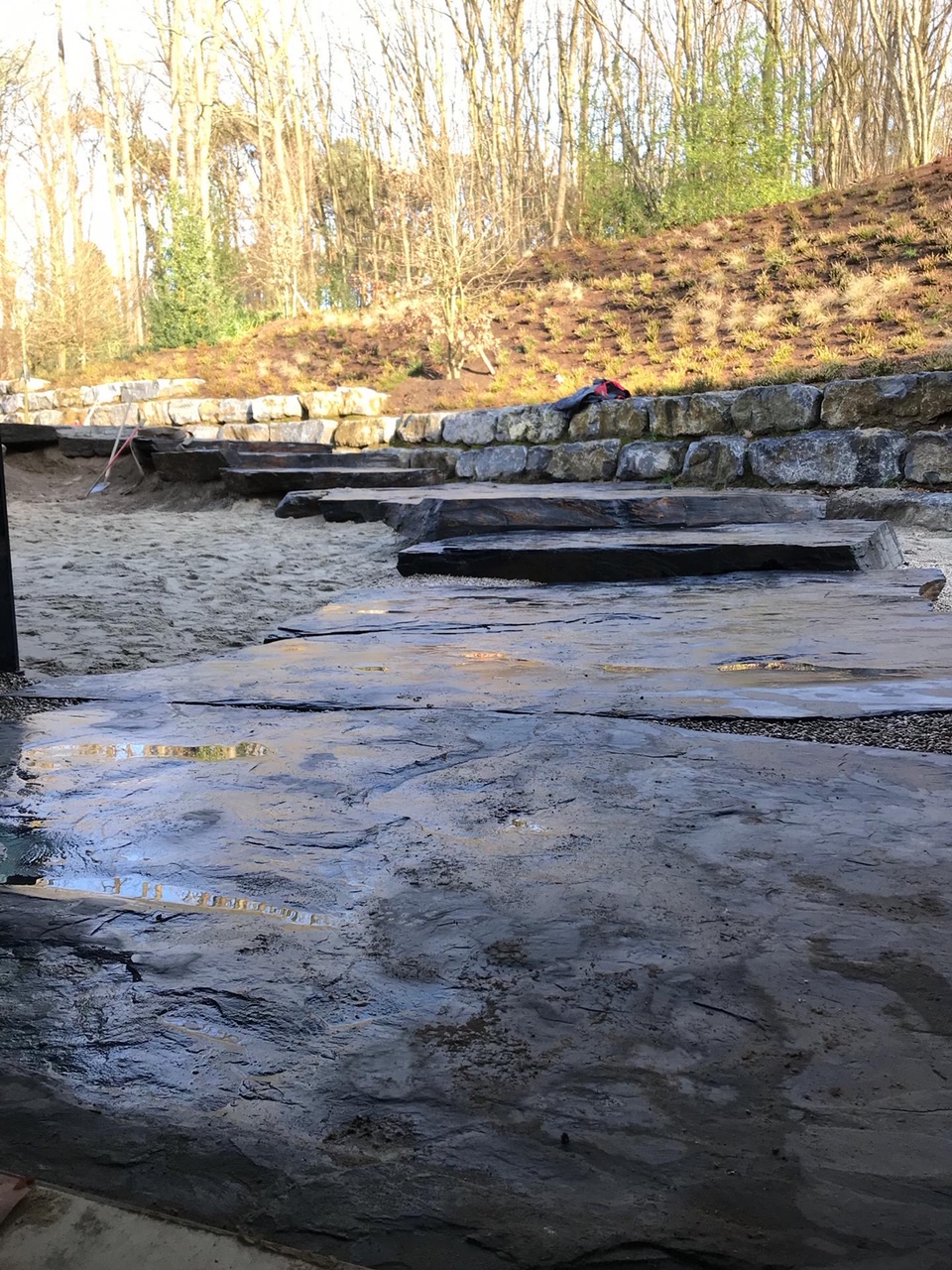 <span>R&eacute;alisations</span><i>→</i>