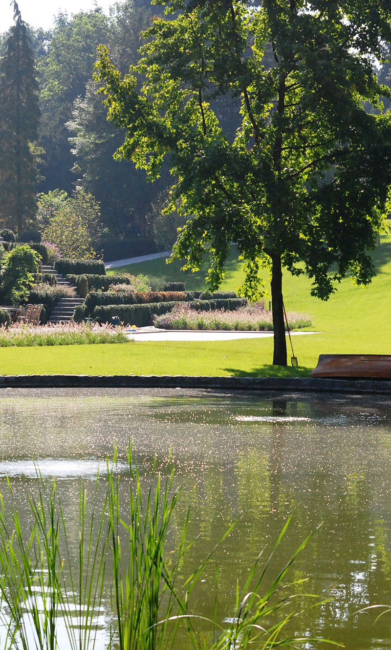 <span>R&eacute;alisations</span><i>→</i>