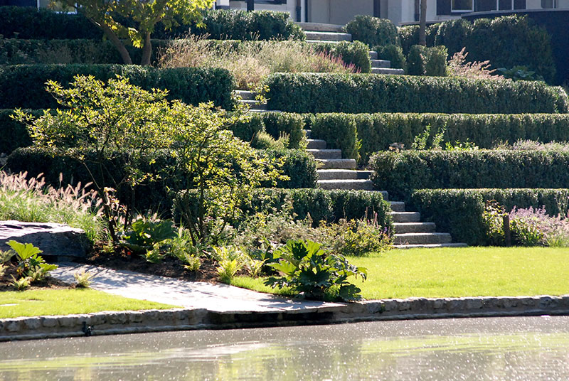 <span>R&eacute;alisations</span><i>→</i>