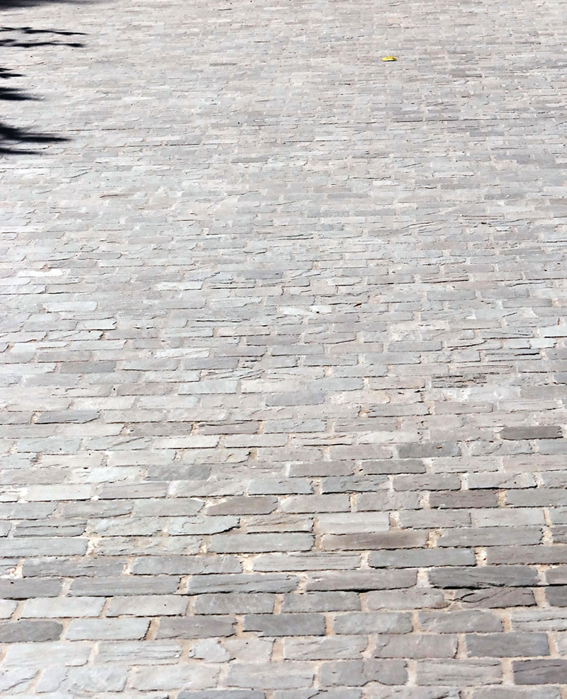 <span>R&eacute;alisations</span><i>→</i>