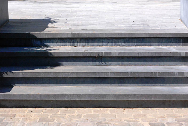 <span>R&eacute;alisations</span><i>→</i>