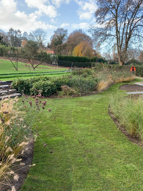 <span>R&eacute;alisations</span><i>→</i>