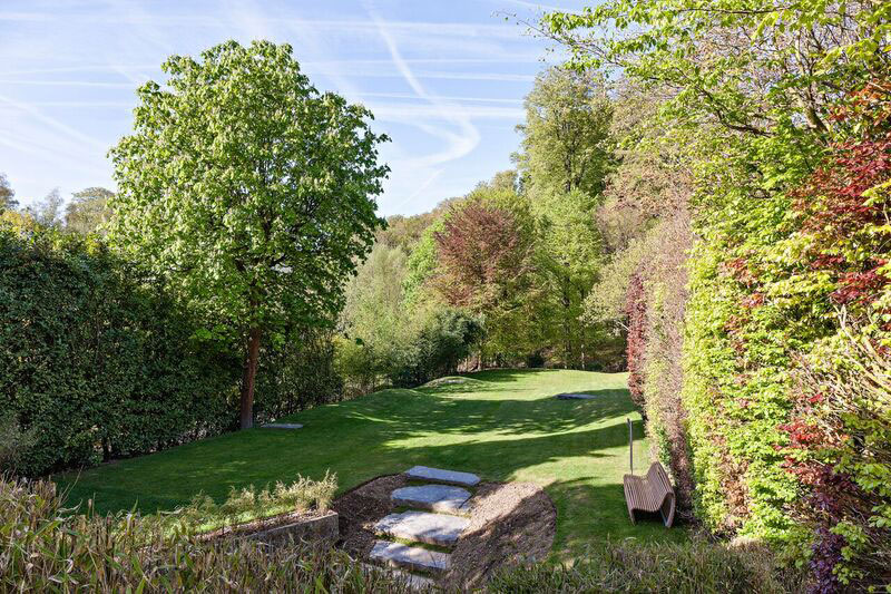 <span>R&eacute;alisations</span><i>→</i>