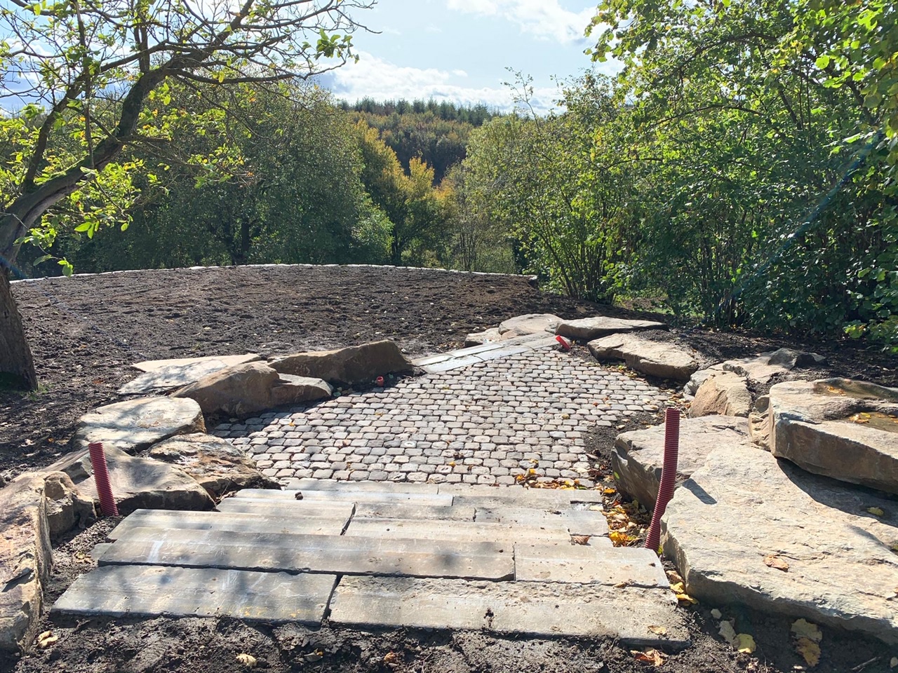 <span>R&eacute;alisations</span><i>→</i>