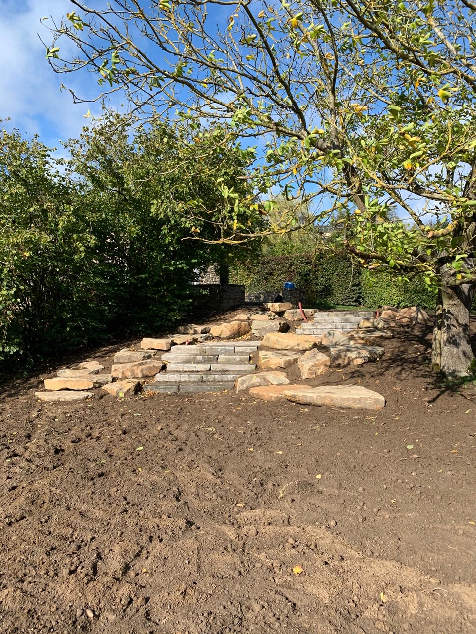 <span>R&eacute;alisations</span><i>→</i>