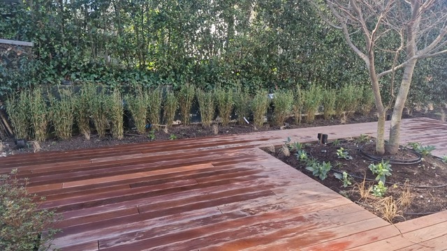 <span>R&eacute;alisations</span><i>→</i>