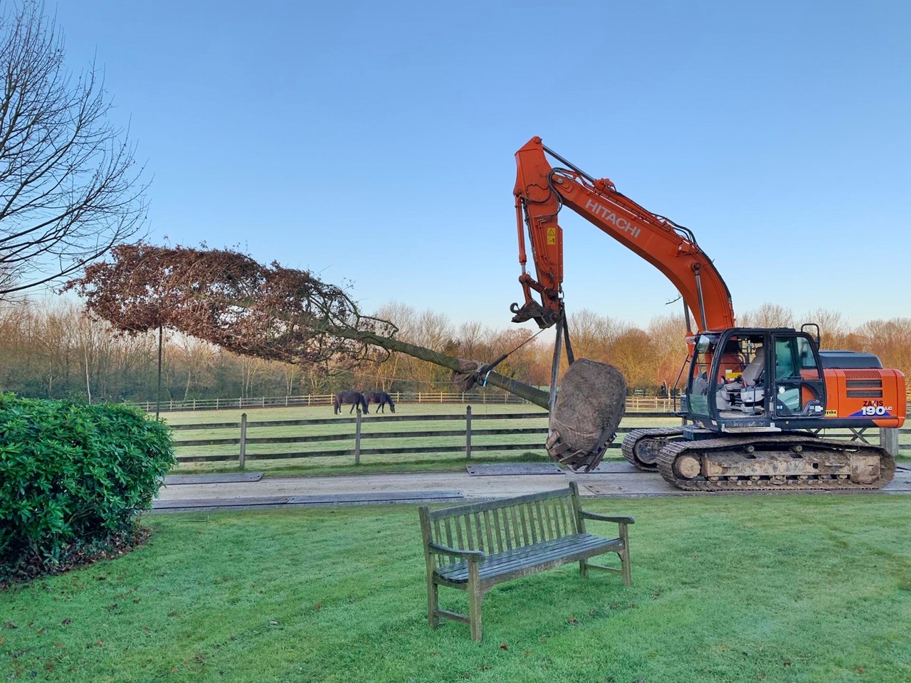 <span>R&eacute;alisations</span><i>→</i>