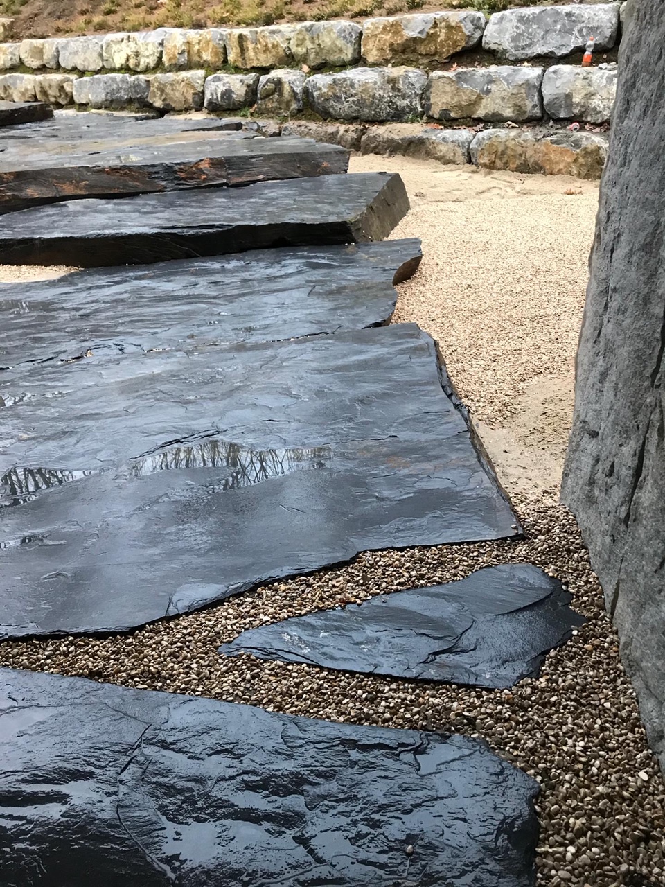 <span>R&eacute;alisations</span><i>→</i>