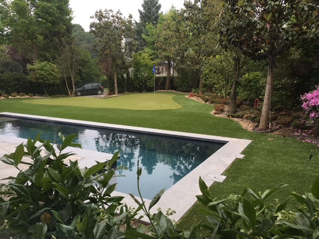 <span>R&eacute;alisations</span><i>→</i>