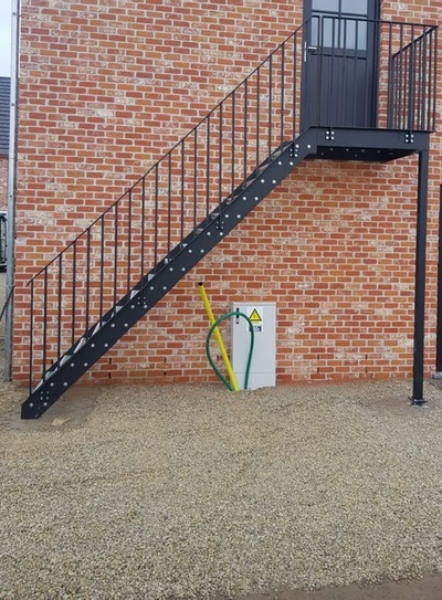 <span>R&eacute;alisations</span><i>→</i>