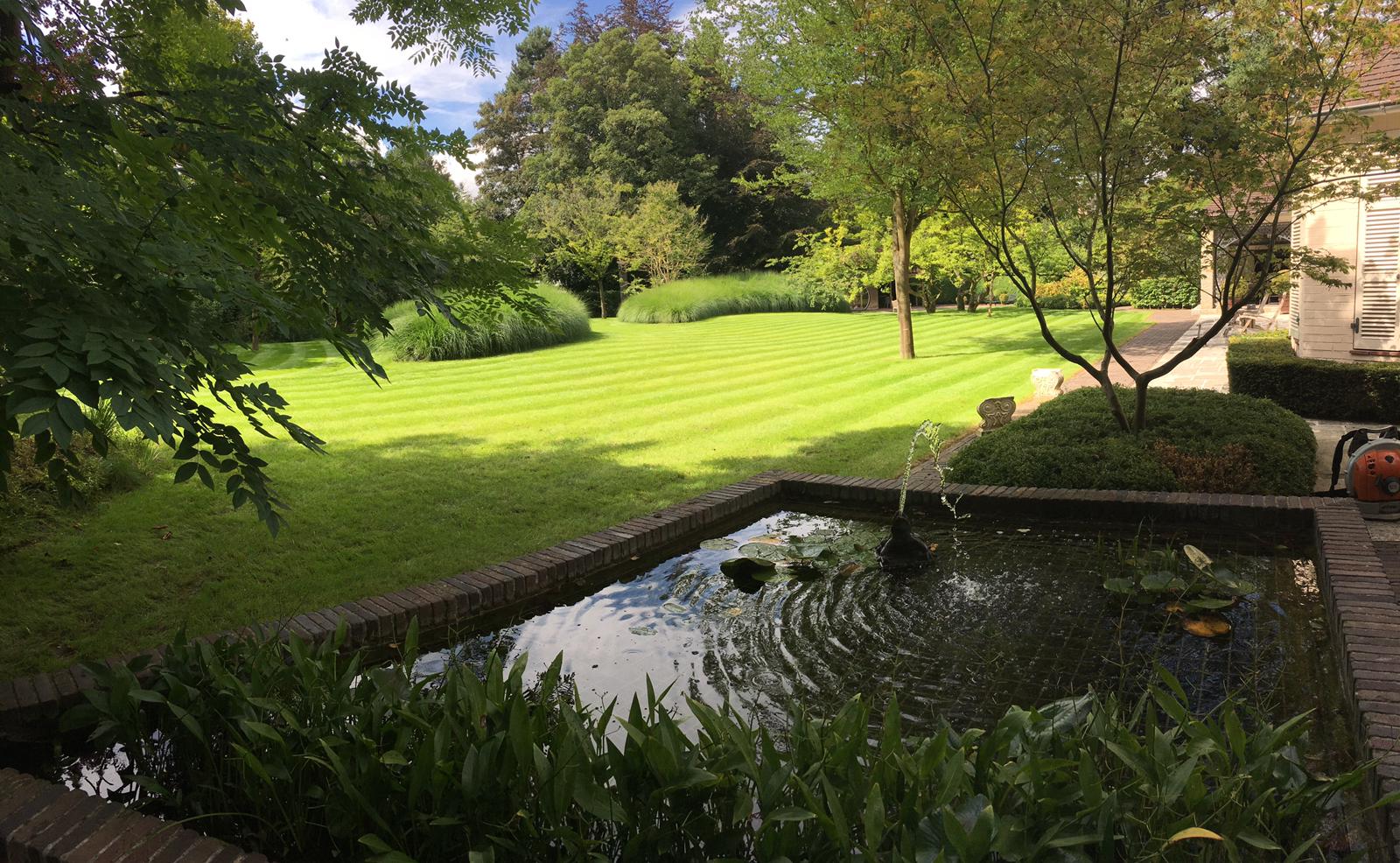 <span>R&eacute;alisations</span><i>→</i>