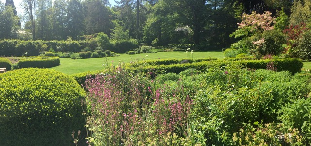 <span>R&eacute;alisations</span><i>→</i>