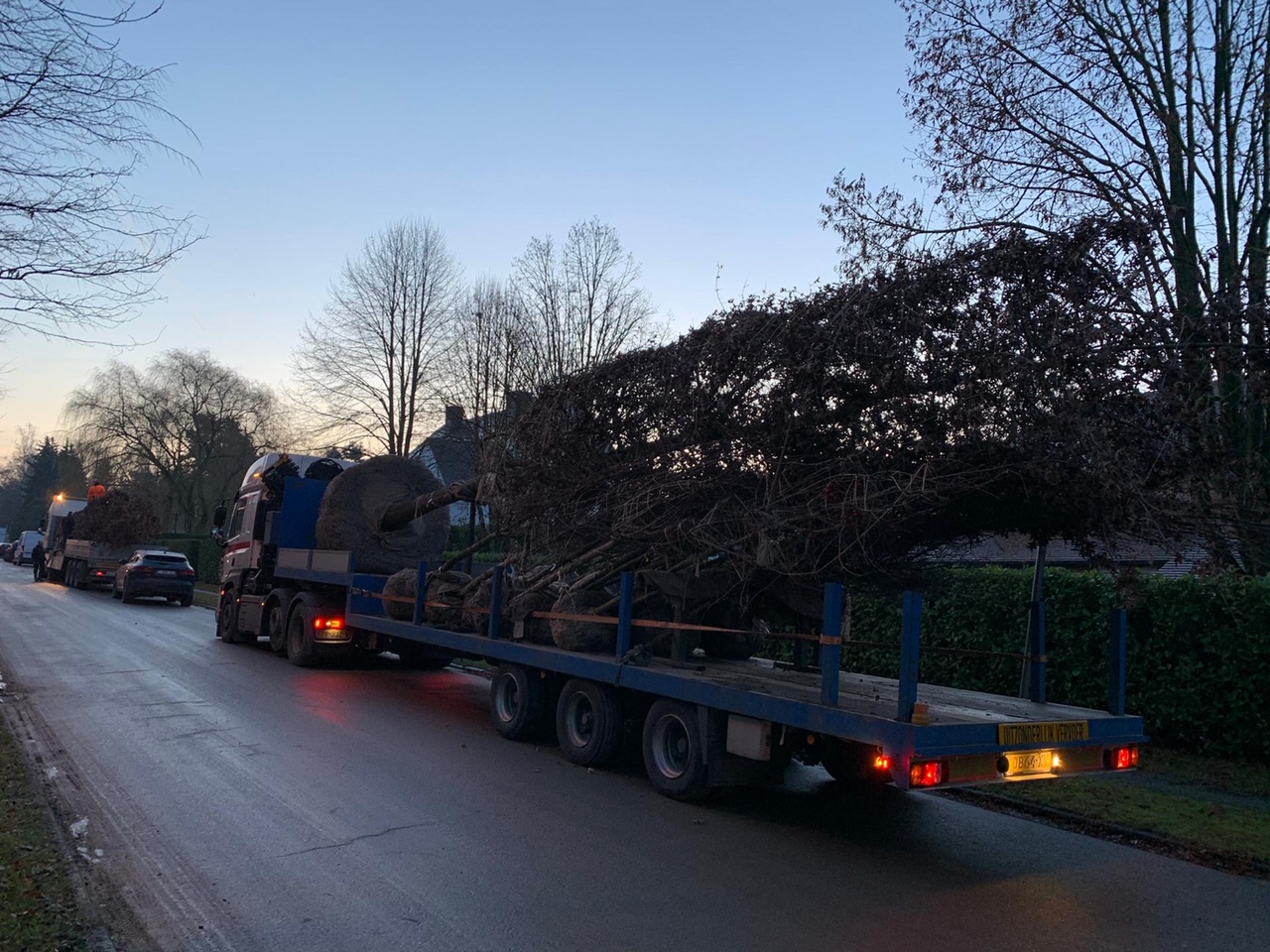 <span>R&eacute;alisations</span><i>→</i>